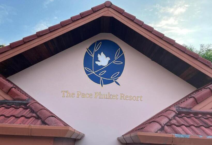 בית מלון כפרי The Pace Phuket Boutique Resort