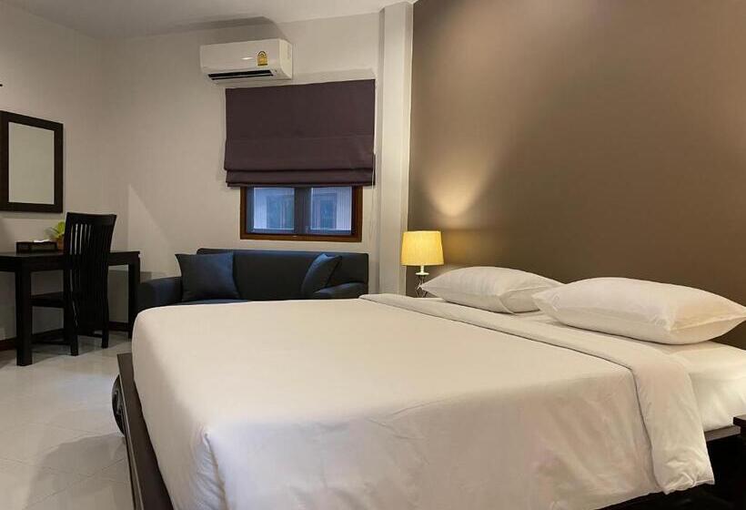 בית מלון כפרי The Pace Phuket Boutique Resort