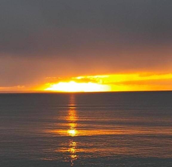 Modern 2 Bed Apt Centre Of Penzance, Lift Access