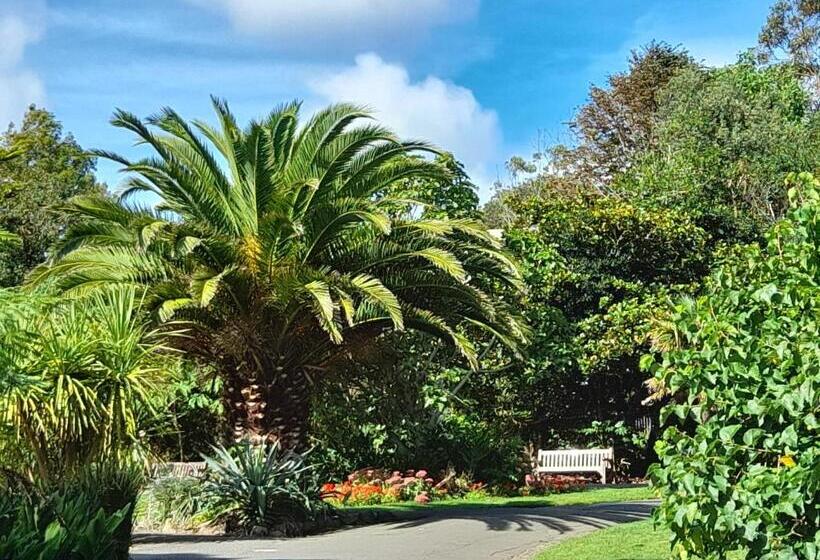 Modern 2 Bed Apt Centre Of Penzance, Lift Access