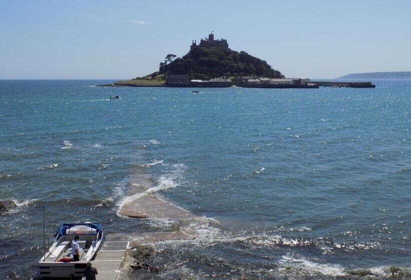 Modern 2 Bed Apt Centre Of Penzance, Lift Access