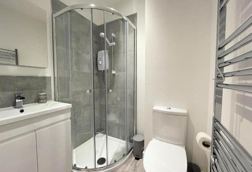 Modern 2 Bed Apt Centre Of Penzance, Lift Access