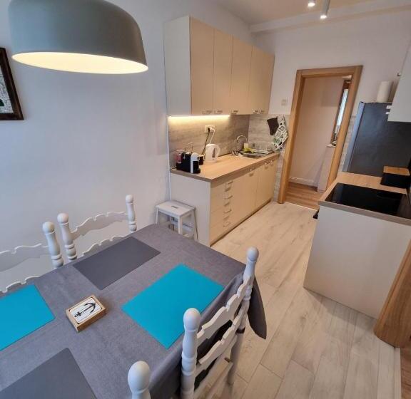 Golden Fields Apartment Near Old Town