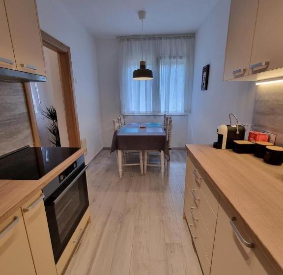 Golden Fields Apartment Near Old Town