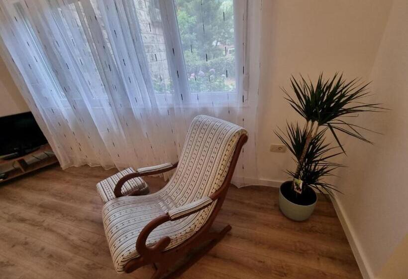 Golden Fields Apartment Near Old Town