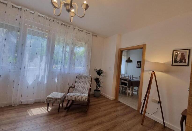 Golden Fields Apartment Near Old Town