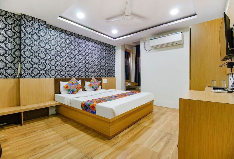 Super Hotel O The Surbhi