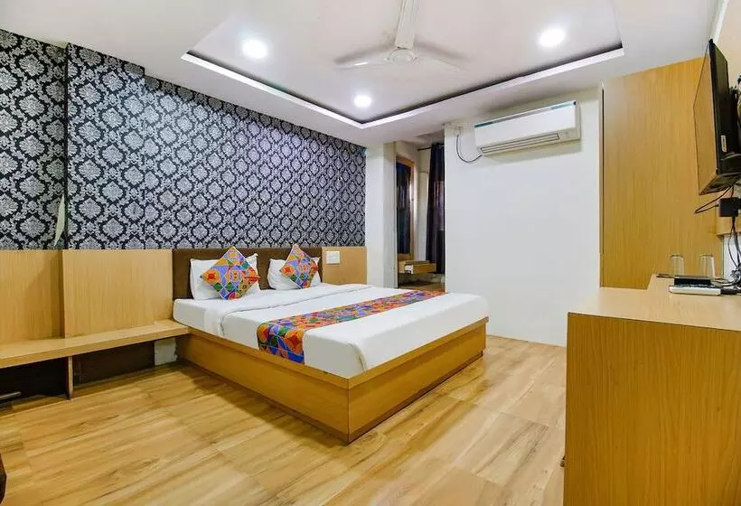 Super Hotel O The Surbhi