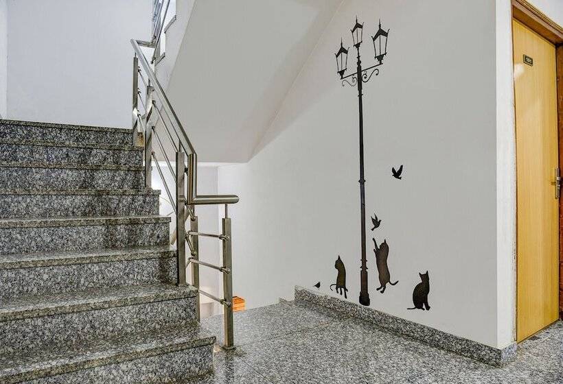 Super Hotel O The Surbhi