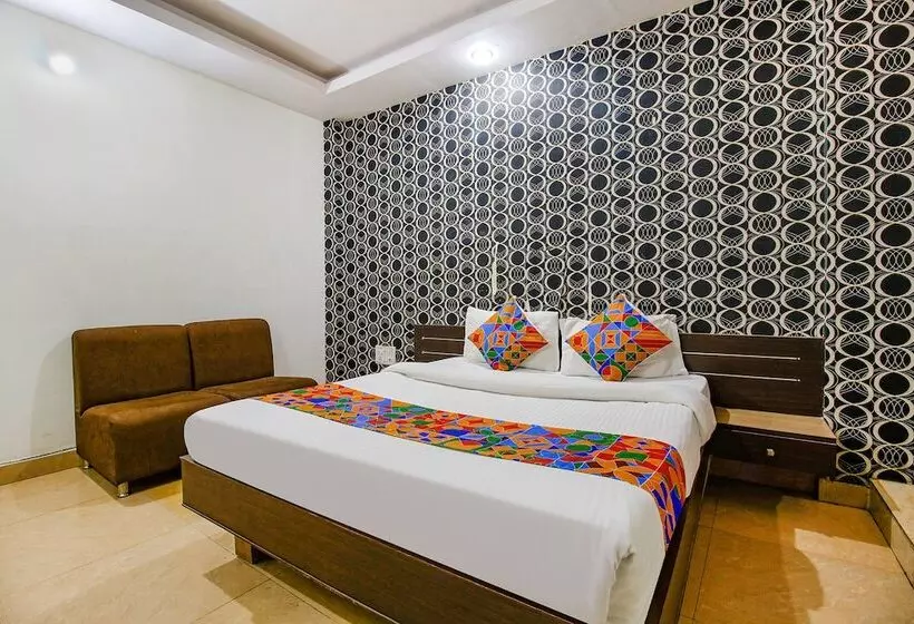 Super Hotel O The Surbhi