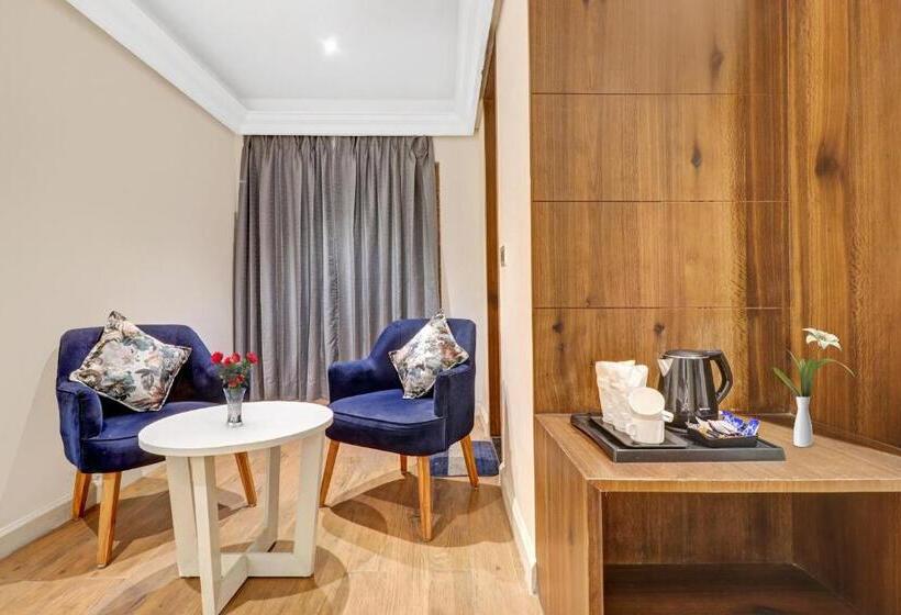 هتل Grand Villas Near Delhi Igi Airport