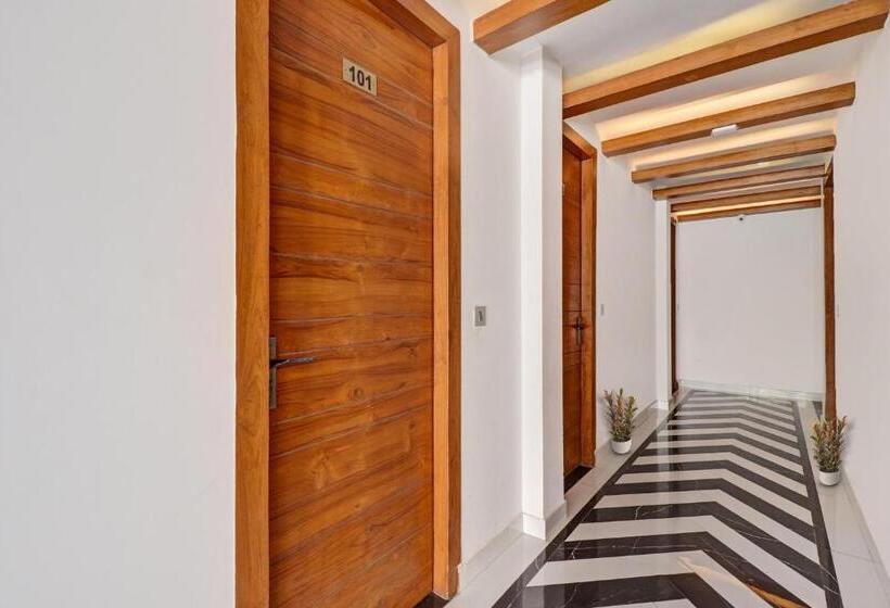 هتل Grand Villas Near Delhi Igi Airport