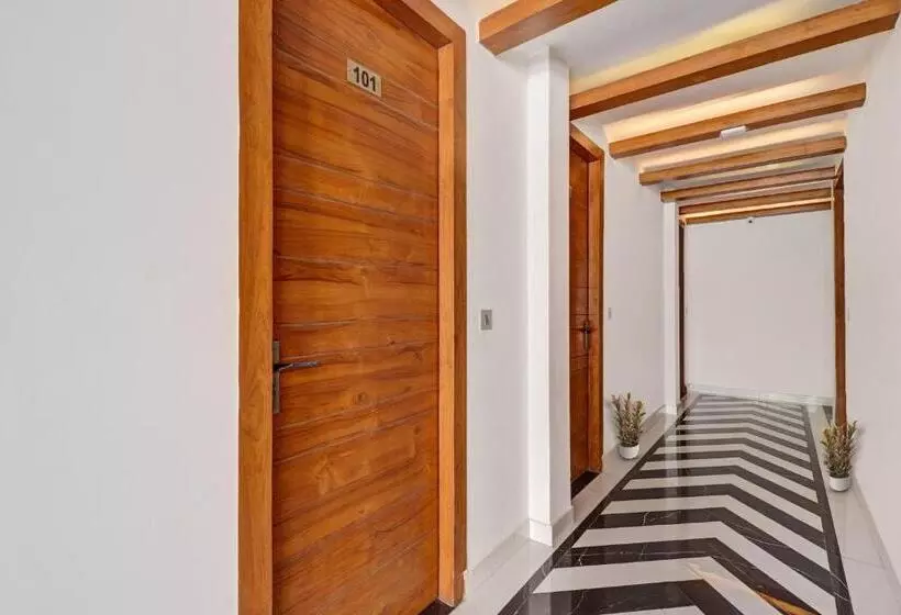 Hotelli Grand Villas Near Delhi Igi Airport