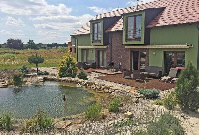 فندق Lake View Apartments Near Golf Resort Kunětická Hora, Dříteč