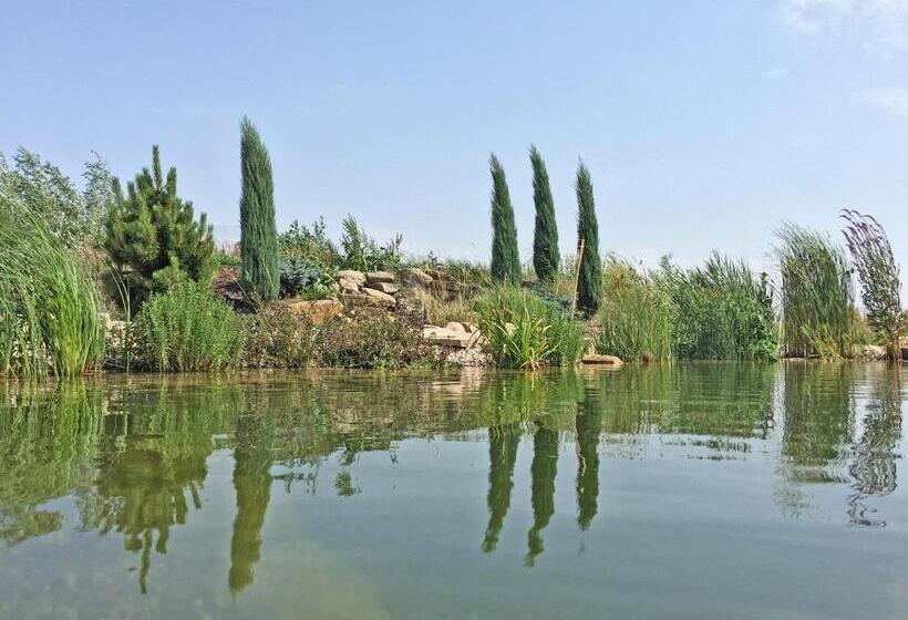 فندق Lake View Apartments Near Golf Resort Kunětická Hora, Dříteč