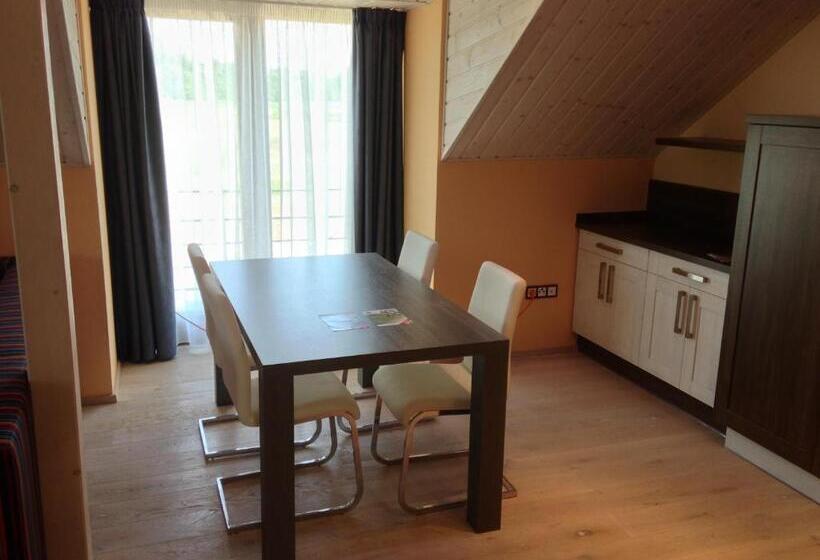 فندق Lake View Apartments Near Golf Resort Kunětická Hora, Dříteč