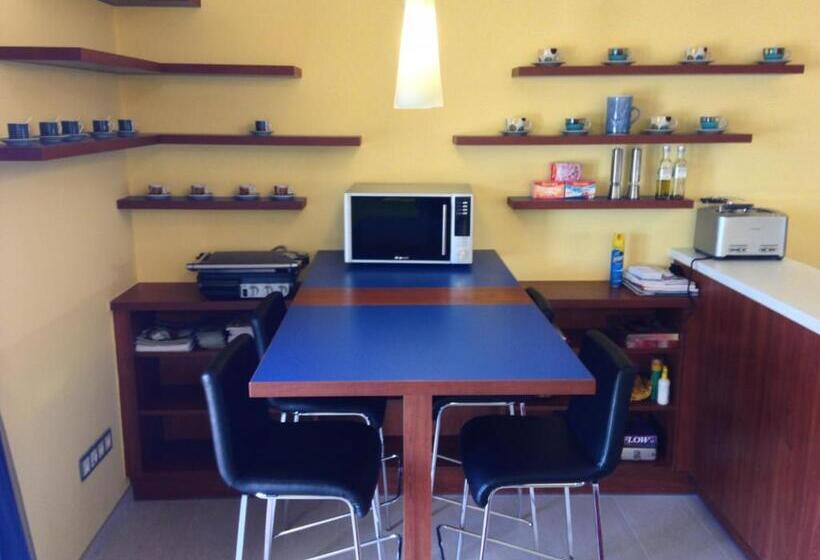 فندق Lake View Apartments Near Golf Resort Kunětická Hora, Dříteč