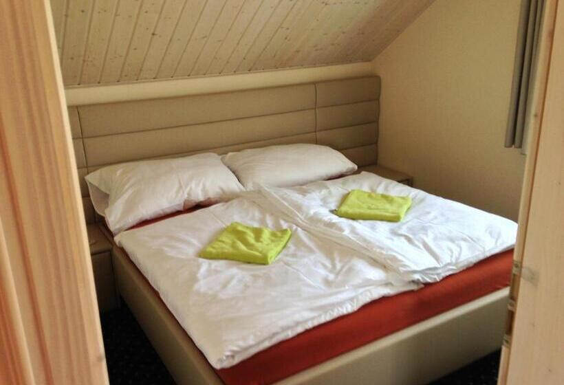 فندق Lake View Apartments Near Golf Resort Kunětická Hora, Dříteč