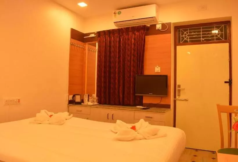 Hotelli Sri Sarvesha Residency Temple View