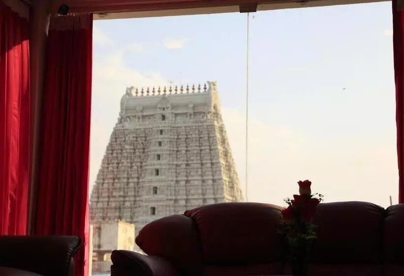 Hotelli Sri Sarvesha Residency Temple View
