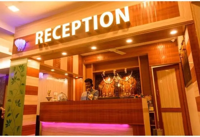 Hotelli Sri Sarvesha Residency Temple View