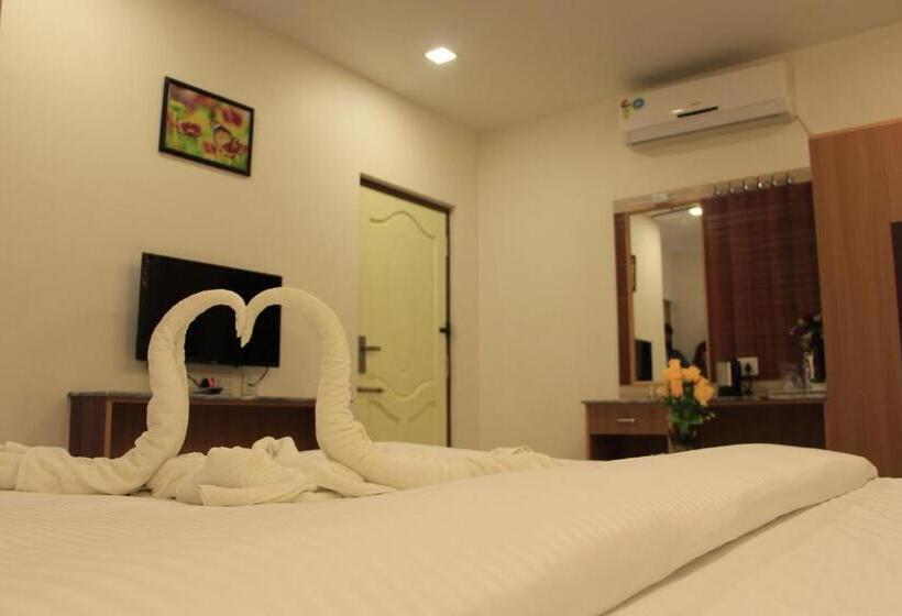 Hotel Sri Sarvesha Residency Temple View