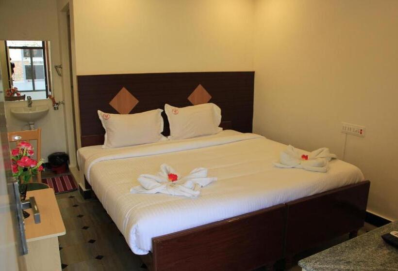 Hotel Sri Sarvesha Residency Temple View