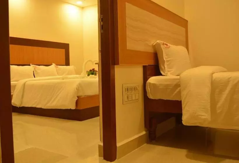 Hotelli Sri Sarvesha Residency Temple View