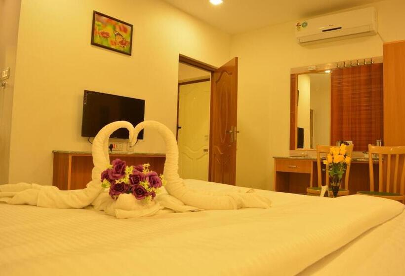 Hotel Sri Sarvesha Residency Temple View