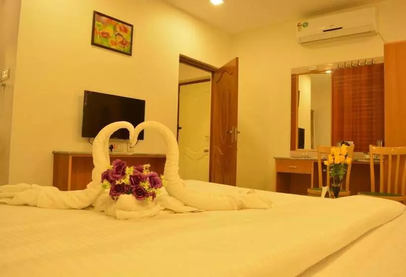 Hotelli Sri Sarvesha Residency Temple View