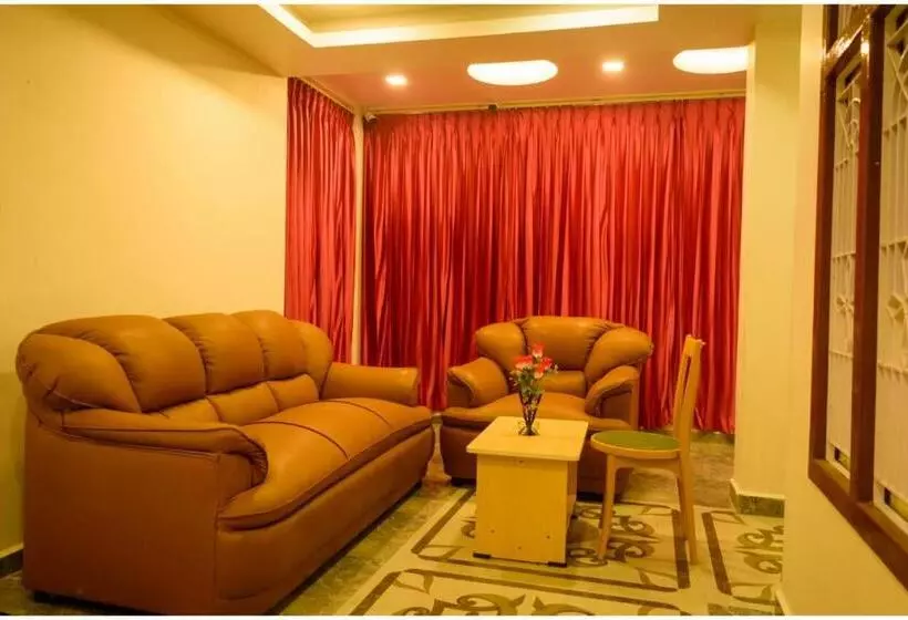 Hotelli Sri Sarvesha Residency Temple View