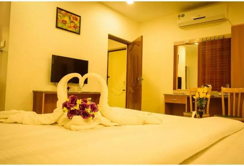 Hotelli Sri Sarvesha Residency Temple View