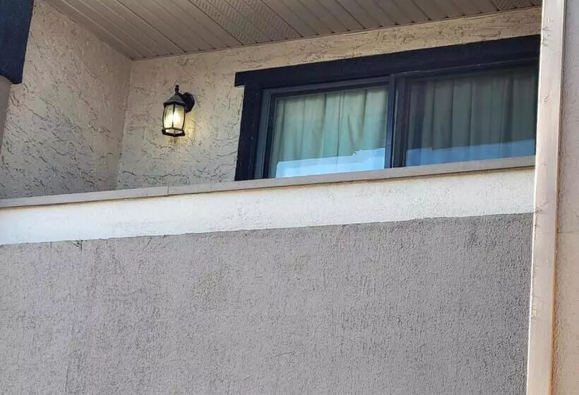 Hotelli Super 8 North Red Deer