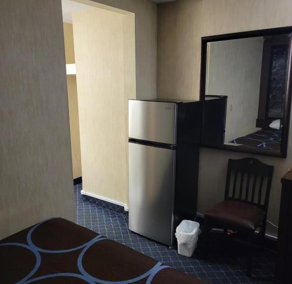 فندق Super 8 North Red Deer