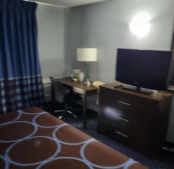 فندق Super 8 North Red Deer