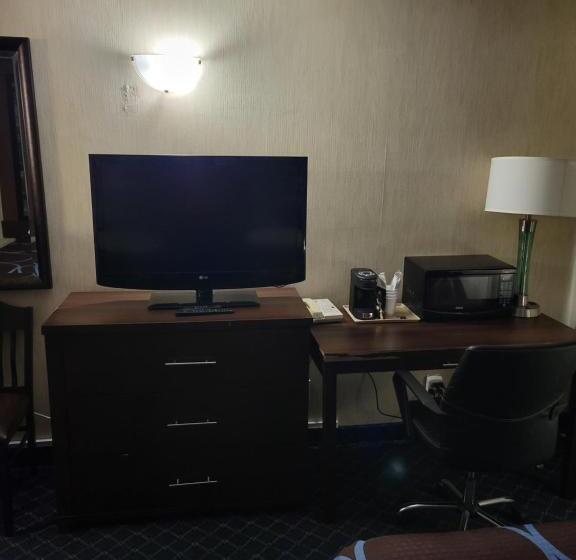 فندق Super 8 North Red Deer