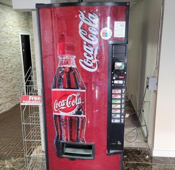 فندق Super 8 North Red Deer