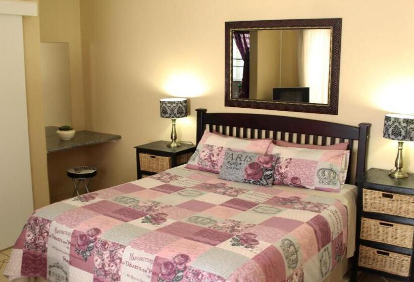 بنسيون De La Rose Guesthouse