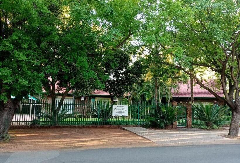 بنسيون De La Rose Guesthouse