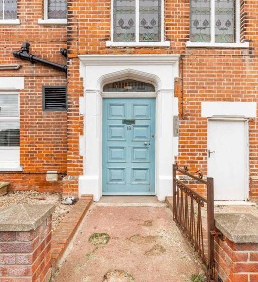 Host & Stay Cabbell Towers