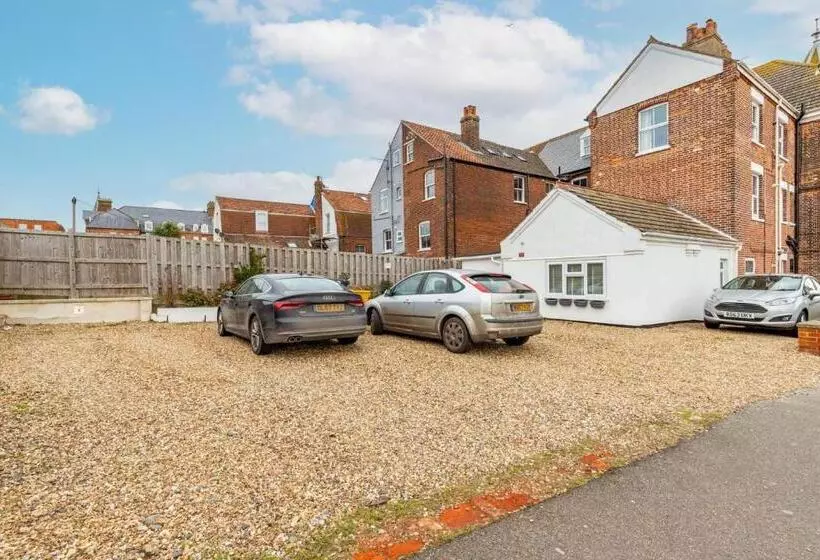 Host & Stay   Cabbell Towers