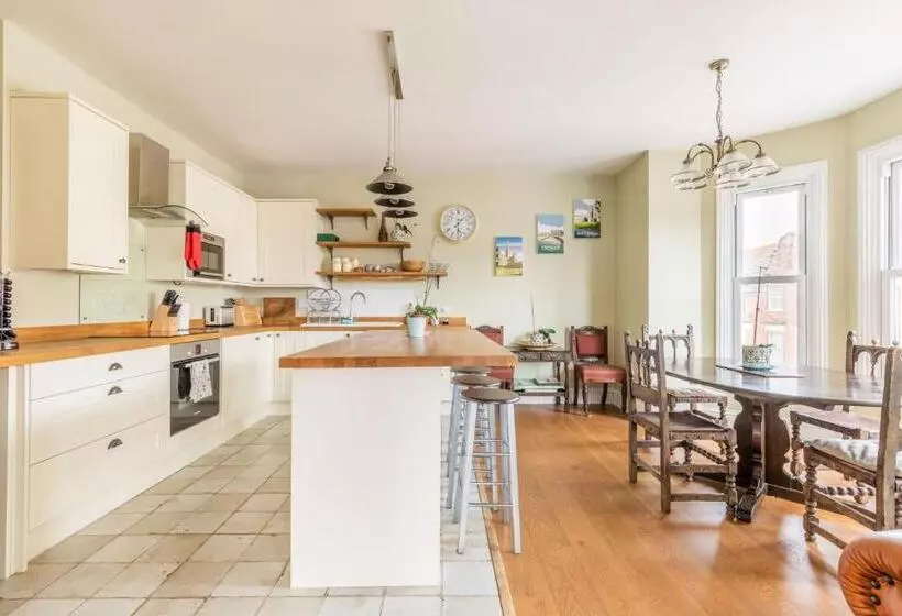 Host & Stay   Cabbell Towers