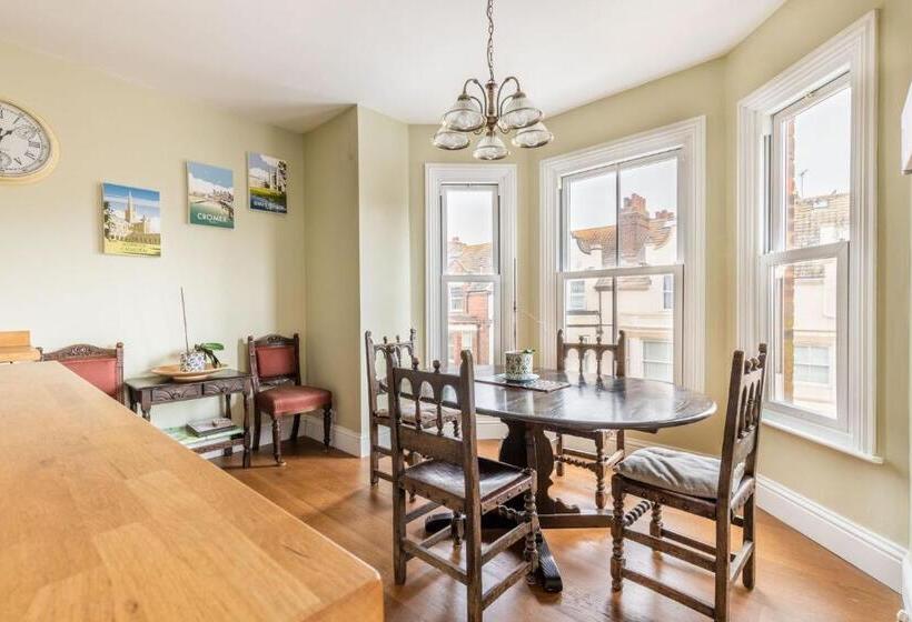 Host & Stay Cabbell Towers