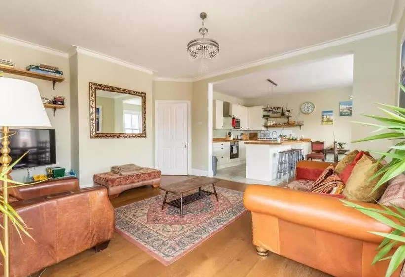 Host & Stay   Cabbell Towers