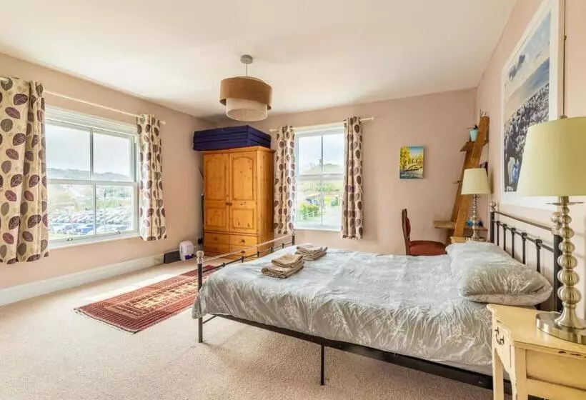 Host & Stay   Cabbell Towers