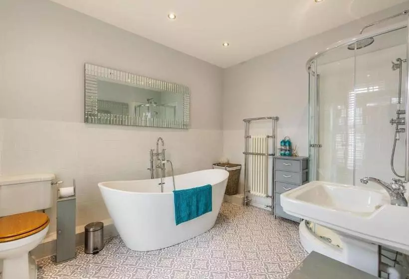 Host & Stay   Cabbell Towers