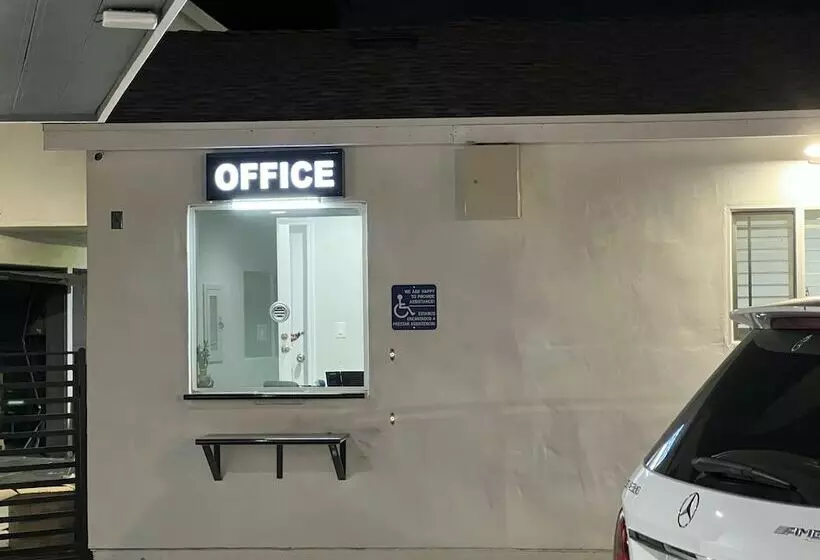 Motelli Erth Inn By Aga Bell Gardens