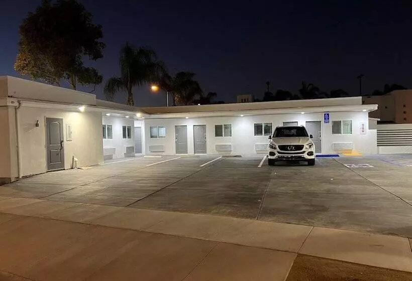 Motelli Erth Inn By Aga Bell Gardens