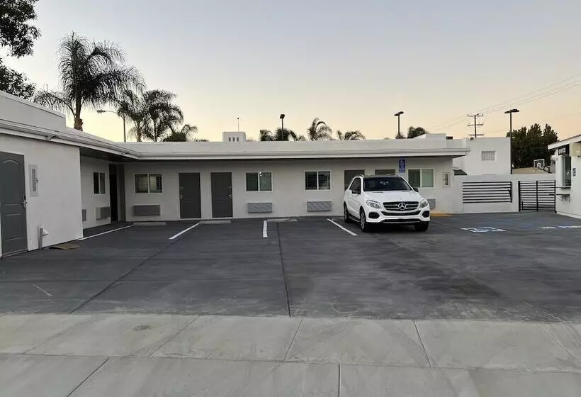 Motelli Erth Inn By Aga Bell Gardens