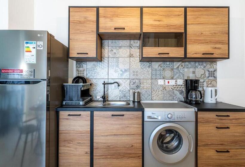 Nala   2 Br Apartment In Larnaca